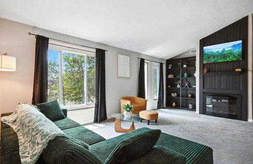 Stylish 2BR Loft Near ISU Hospitals & Downtown - Foto 2