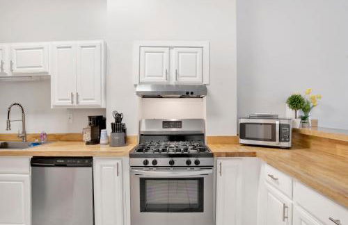 Stars on State in the Heart of Downtown - Photo 13