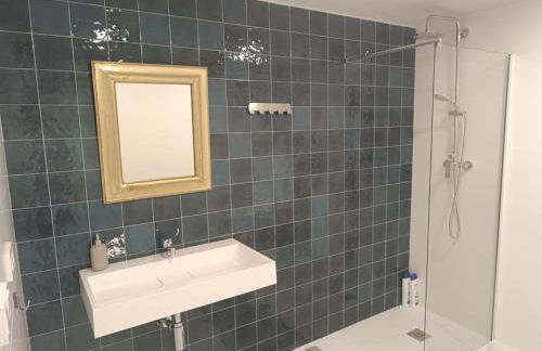 Explore Valencia! Tirant, city of science & Ruzafa - Photo 2