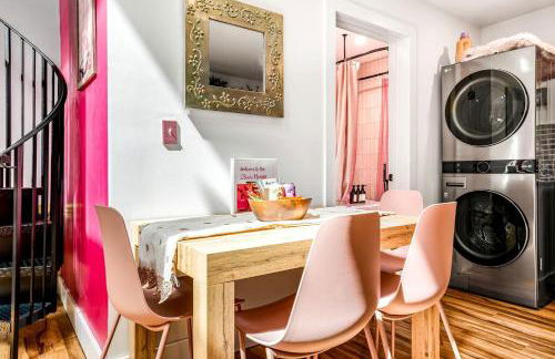 Unique Barbie-Themed Pink Cabin in Black Mountain, North Carolina - Foto 19