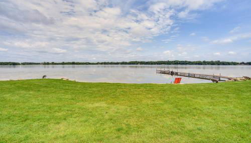 Spacious Lakefront Home with Spectacular Views! - Foto 3