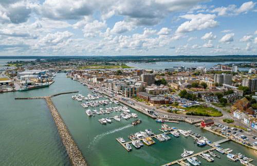 Dolphin Hideaway- Poole Quay Apartment with Parking - Photo 26