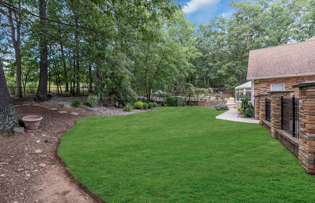 Family Retreat With Autumn Views and Fireplace - Photo 46