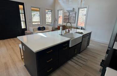 The Onyx - Walk to Falls, Hot Tub, Resort Access, Luxe Approved - Foto 66