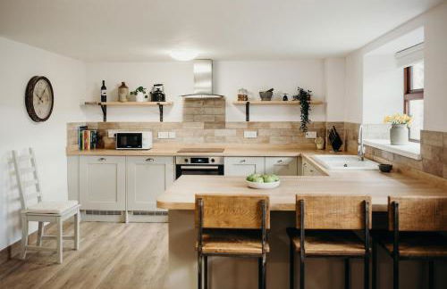 Old Sunday School - pet friendy, hot tub hideaway - Foto 25