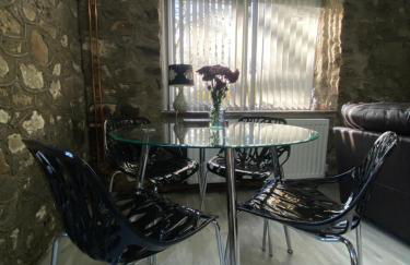 Beautiful renovated former coach house - Photo 7