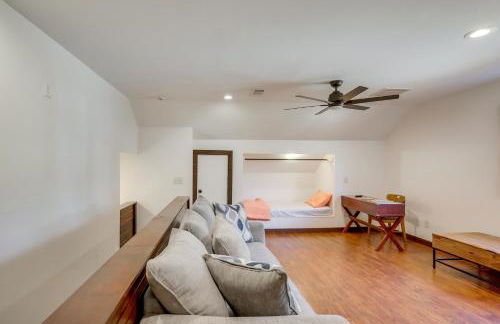 Steps to Lake Lanier Wooded Escape with Boat Dock - Foto 26