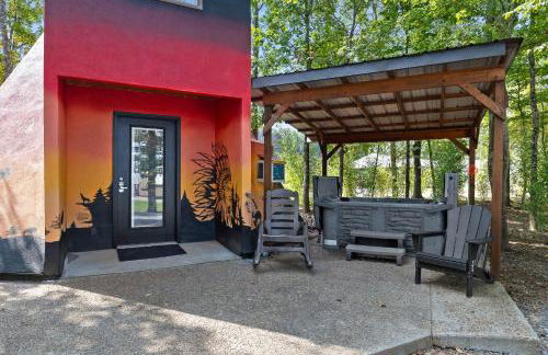 TeePee at Paradise Point with a hot tub fire pit & grill - Foto 6