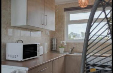 2 Bed Chalet Sleeps 4- Parking, Garden, Near Beach - Foto 3