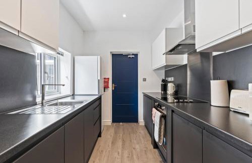 4 Beds 3 Bath (2-ensuites) Free Parking 75Mbps - Foto 7