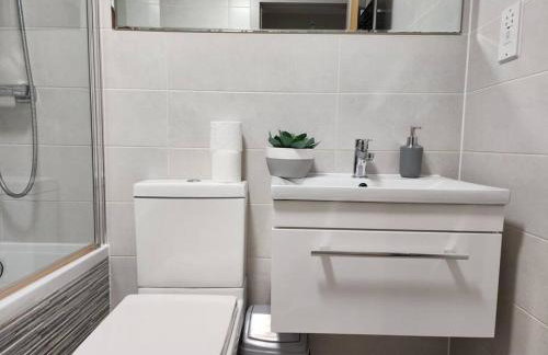 Horizon House, Luxury 2-Bedroom Ground floor flat, Parking, WiFi, Netflix - Foto 15