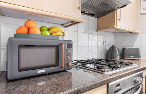 Immaculate 2BR London Flat with King Bed-Parking Available-Sleeps 6-20 Percent OFF Off Long Stays! Perfect for Families, Contractors & Couples! - Foto 12