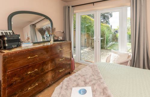 The Lodge - Elegant Comfort in a Peaceful Setting - Photo 24