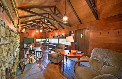Custom-Built Lakefront Cottage with Spacious Yard! - Foto 3