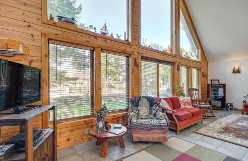 Near Beach Access Torch Lake Cabin Retreat! - Foto 6