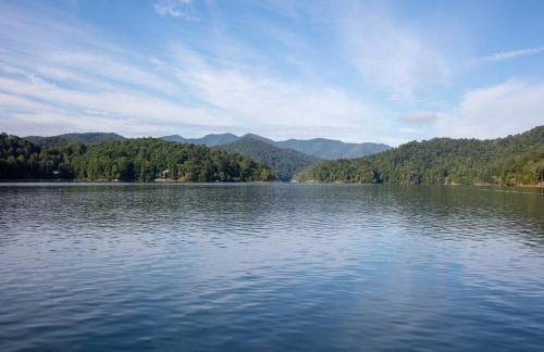 Lakefront Point Retreat on Nantahala Lake with Dock - Foto 6