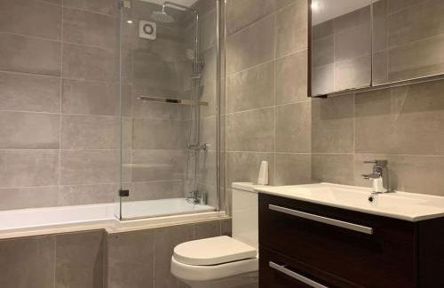 Fantastic Large 2 X Bedroom Flat, Free Parking - Photo 20