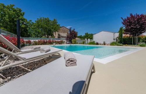 Villa Fiora, a beautiful and modern villa with a pool - Foto 27