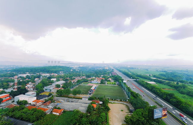 Best Homey And Nice Studio At Royal Sentul Park Apartment - Foto 12