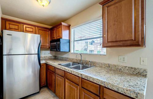 Sunny King-sized 1BD Condo near UofA and UMC w Pool, Parking - Foto 24