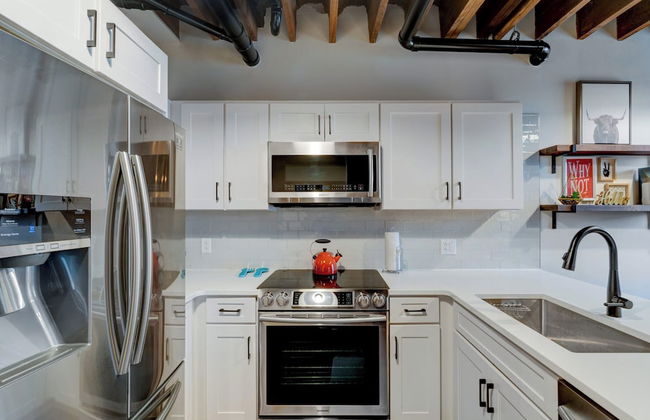 Contemporary Nashville at The 1865 - Photo 8