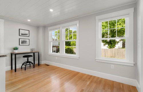 Dog Friendly 2BR Home Walk to Beach+Bearskin Neck - Foto 9