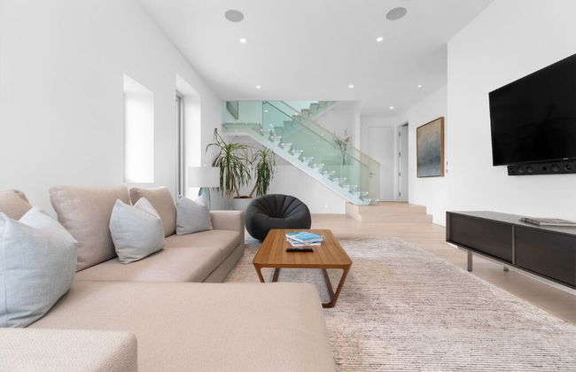 Beverly Grove - Photo 11