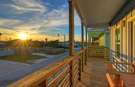 Waterfront Shared Pool w/ Bay Views, Boat Dock Oscar's Lodge by Avantstay - Foto 52