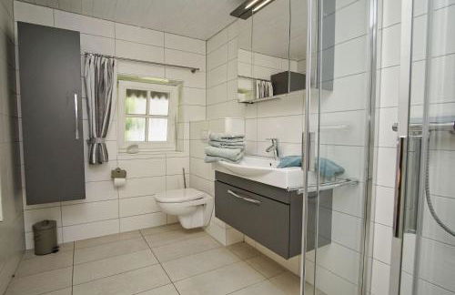 strandnahe Idylle am Meer, private Badestelle mit Strandkorb - Gutshof Ostseeblick FeWo Nr 04 - Photo 19