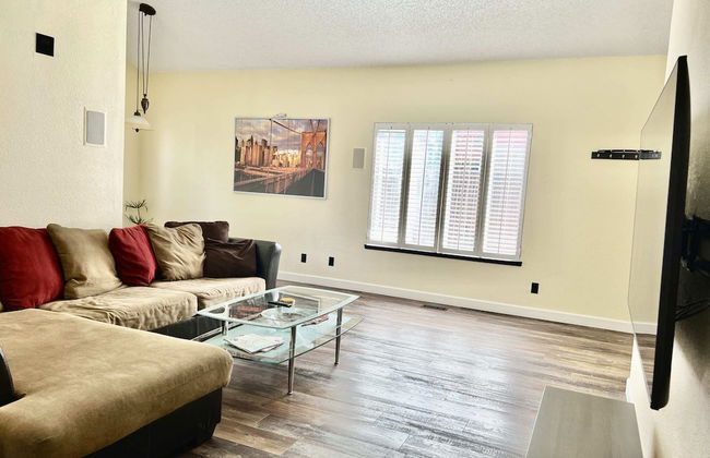 DT Reno - 4BR Home w Patio BBQ Grill Games Room - Foto 19