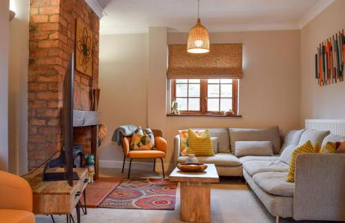 Queens Manor - Photo 5