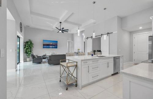 Cape Coral Oasis - Pool & Bintelli Golf Cart - Foto 37