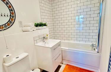 Central Derby Urban 2 Bedroom Flat - An Oasis of Elegance! Free Parking and Wifi suitable for families and professionals - Foto 9