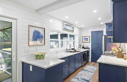 The Surf House: Stylish 2BR Haven - Foto 9