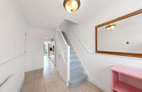 Lesley House 4 bed villa TV Internet Garden - Foto 6