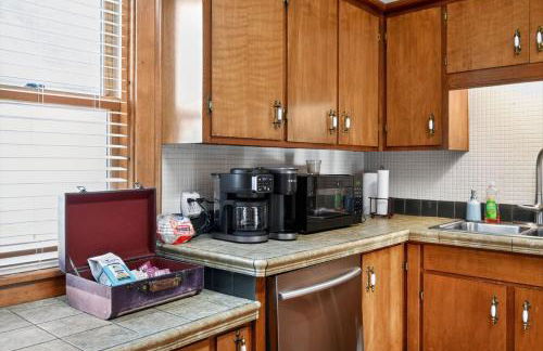 Historic Omaha Manor DT Near Zoo and Pool Table - Foto 22