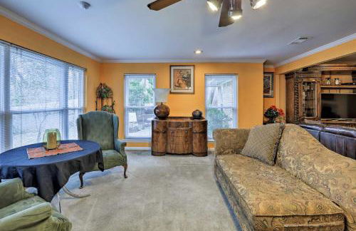 2 Mi to Lake Arlington Spacious Escape with Deck - Foto 9