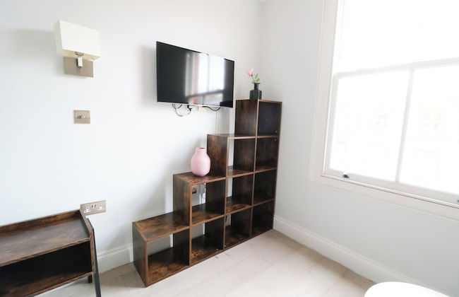 High Street Kensington by Viridian Apartments - Photo 11