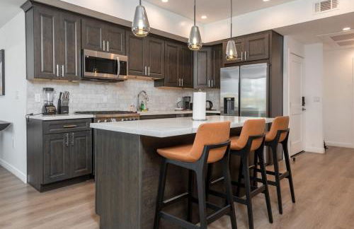 Modern and Chic 2BR Gem with Luxe Finishes, Parking - Foto 24