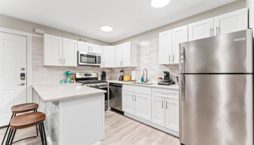 Prime West Downtown Studio and 1BR Suites w Free Parking, Washer, and Dryer - Foto 5