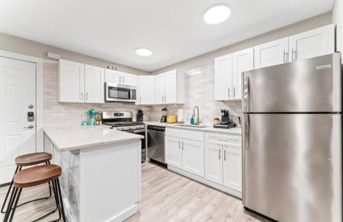 Prime West Downtown Studio and 1BR Suites w Free Parking, Washer, and Dryer - Foto 5