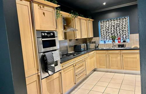 5 Bedroom House - DISC0UNTS - Parking, Contractors, Group, Family - Foto 52