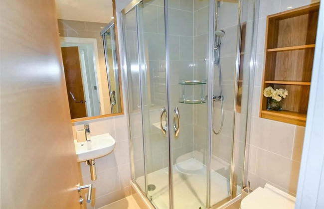 Luxury 3-bed Top Floor Penthouse in Brentford - Foto 8