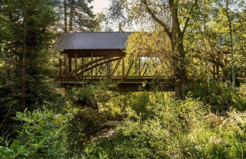 25-Bed, Amenity-Rich Estate in a Private Forest - Foto 9