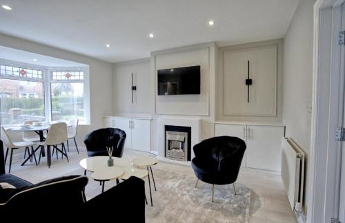 Luxury Harborne Home, Perfect for Contractors & Families 5 Mins from QE & Uni - Photo 1