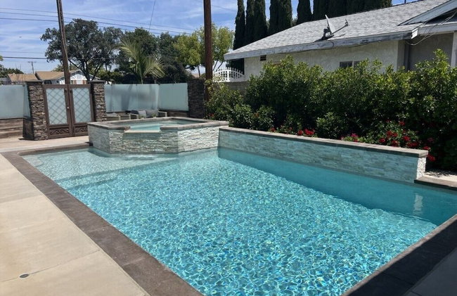 Beautiful Remodel 3 Bedroom 2 Bathroom Home With Pool & Jacuzzi - Foto 41