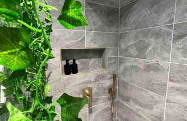 The Baglan Bungalow M4 Access in 1 min - Photo 13