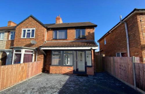 Heartland House, 7 Spacious Bedrooms Sleeps 4 plus, near NEC, JLR,BHX - Foto 42