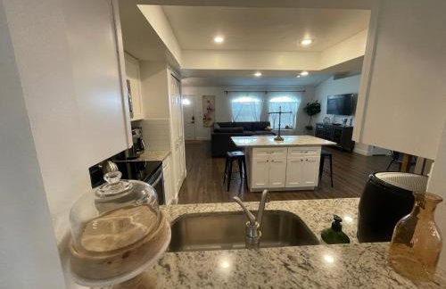 Beautiful Home across the street from Lake June! - Foto 10