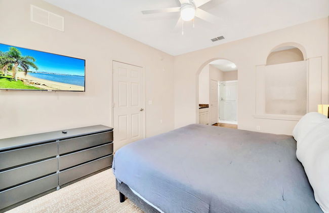 Modern 2BR Condo - Near Disney Pool Hot Tub - Foto 14